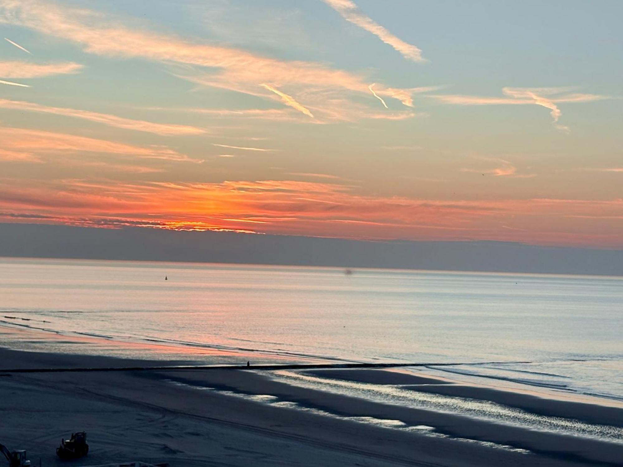 Digue De Westende, Avec Coin Nuit, Piscine, Vue Et Fantastique Apartamento Middelkerke