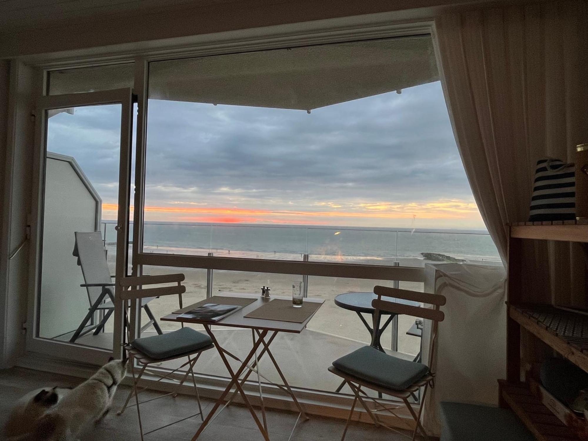 Digue De Westende, Avec Coin Nuit, Piscine, Vue Et Fantastique Apartment