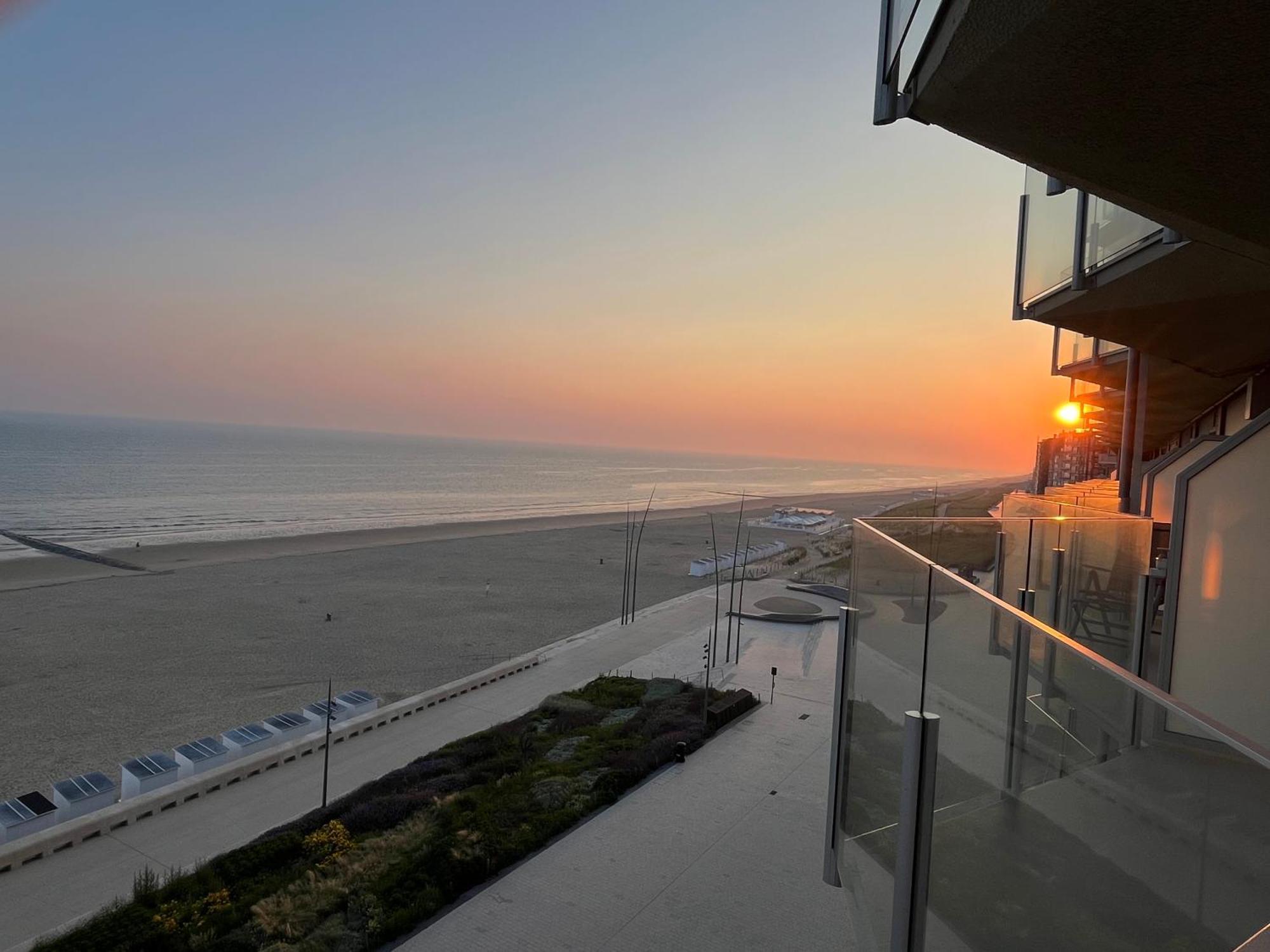 Digue De Westende, Avec Coin Nuit, Piscine, Vue Et Fantastique Middelkerke