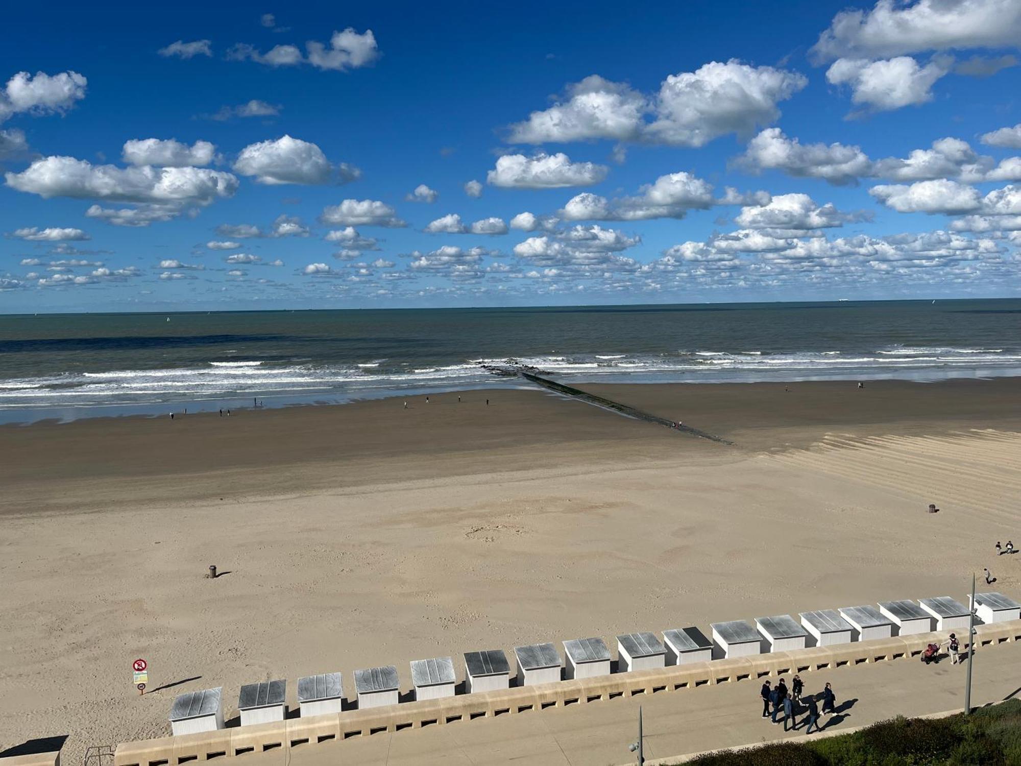 Apartment Digue De Westende, Avec Coin Nuit, Piscine, Vue Et Fantastique