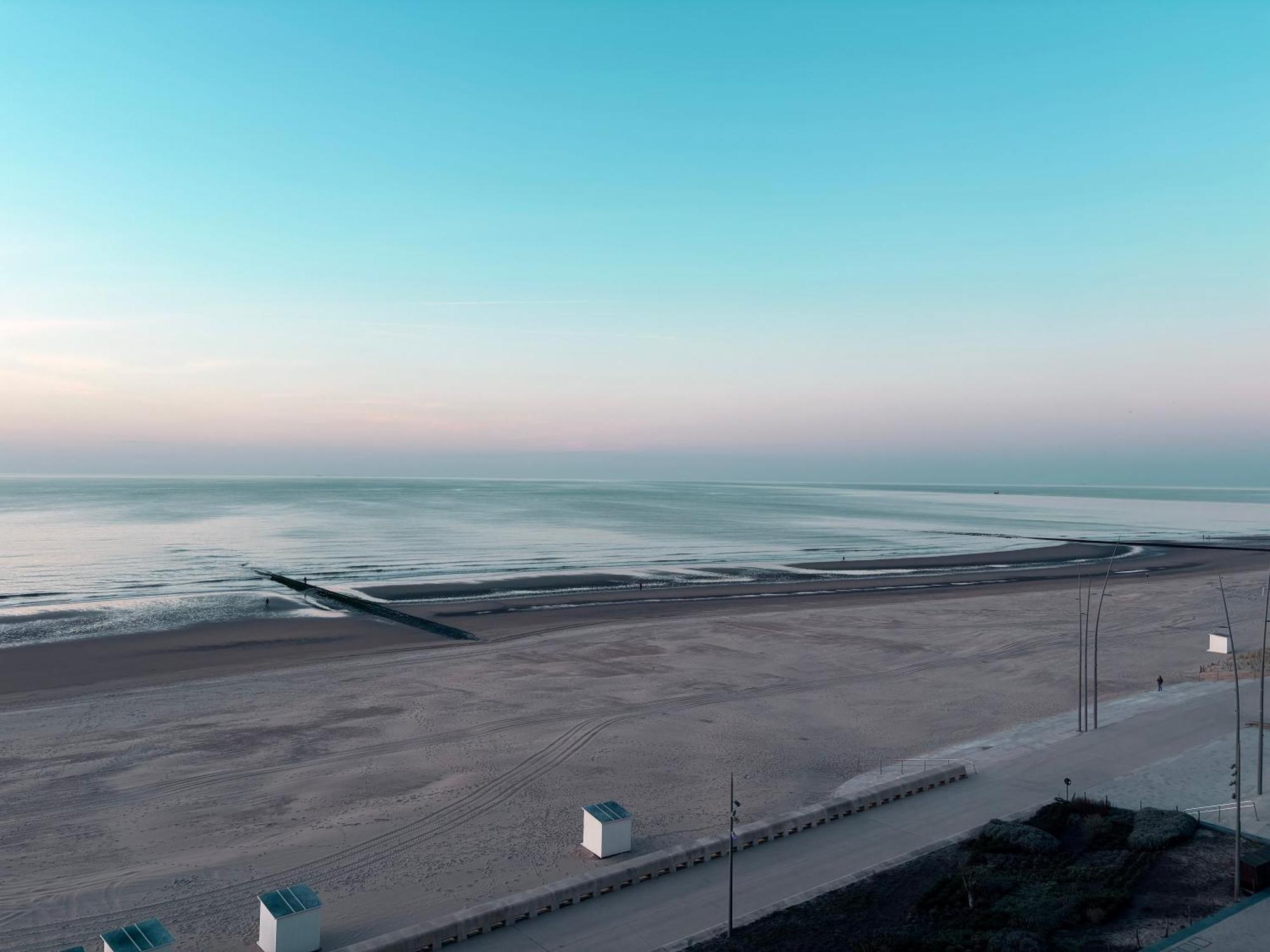Digue De Westende, Avec Coin Nuit, Piscine, Vue Et Fantastique Apartamento